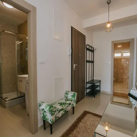 Scenic Sea View - Two Bedroom With Balcony And Sea View Apartmán *