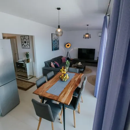 Scenic Sea View - Two Bedroom With Balcony And Sea View Apartmán Trogir